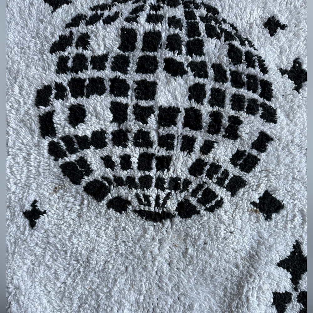 Urban Outfitters White and Black Graphic Bath Mat - Picture 4 of 4